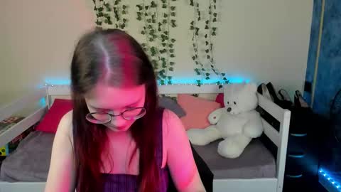 shy_elina01 online show from October 2, 1:49 pm