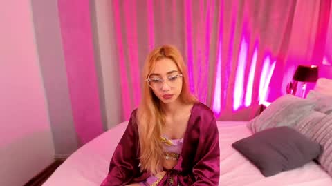 shy_eveline online show from February 4, 5:55 pm