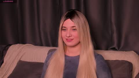 Snapshot of shybunny01 chatting on October 17, 11:52 pm Mary online show from October 17, 11:52 pm