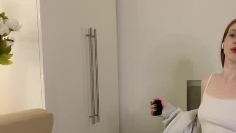 siamilly online show from October 5, 9:09 pm