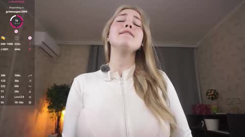 Elizabeth online show from March 25, 6:33 pm