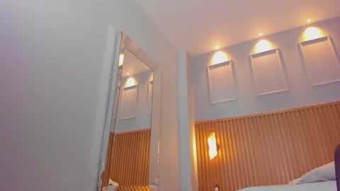 S I E N N A  online show from November 22, 1:25 pm