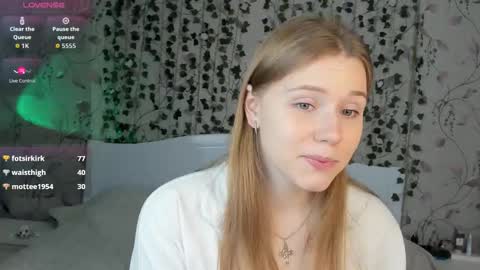 Chloe online show from November 6, 5:57 am