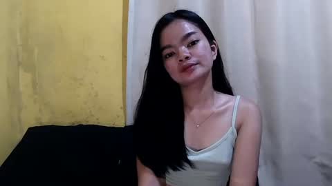 silkykitten_ online show from April 12, 9:45 am