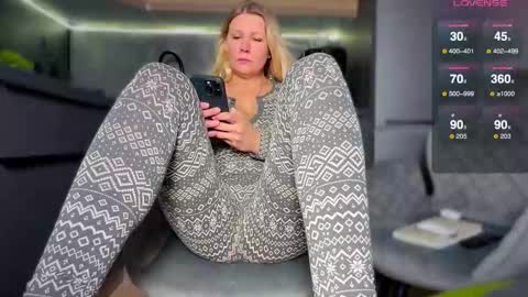 A present for me  online show from December 15, 7:41 pm