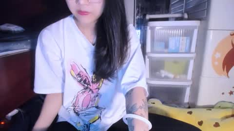 Snapshot of sisi_baby chatting on October 7, 6:51 am julila online show from October 7, 6:51 am