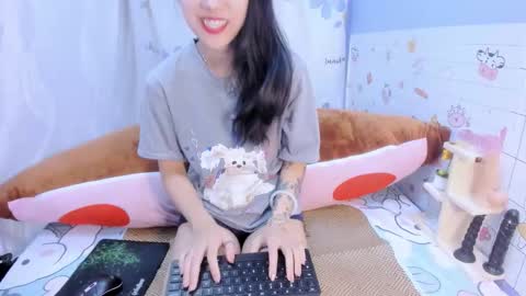 Snapshot of sisi_baby chatting on October 4, 3:45 am julila online show from October 4, 3:45 am