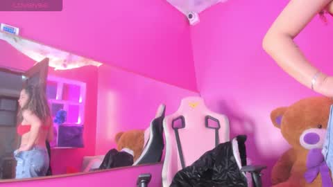 Snapshot of skaila_angels1 chatting on October 25, 1:13 am skaila_angels1 online show from October 25, 1:13 am