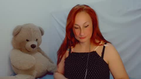 Snapshot of skarlett2072 chatting on February 19, 11:25 pm Arlett online show from February 19, 11:25 pm