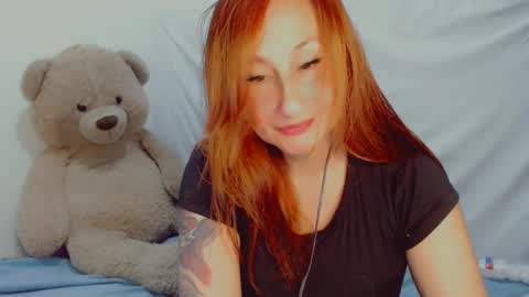 Snapshot of skarlett2072 chatting on February 10, 2:30 am Arlett online show from February 10, 2:30 am
