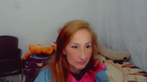 Snapshot of skarlett2072 chatting on October 15, 2:03 am Arlett online show from October 15, 2:03 am