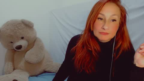 Snapshot of skarlett2072 chatting on February 21, 12:38 am Arlett online show from February 21, 12:38 am
