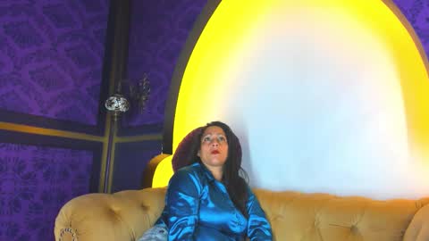 skarlettbarnes online show from January 14, 11:59 am