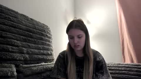 skiimaskabby online show from December 5, 2:33 am