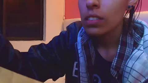 Snapshot of skinnyneighbour_ chatting on February 19, 3:06 am Karla online show from February 19, 3:06 am