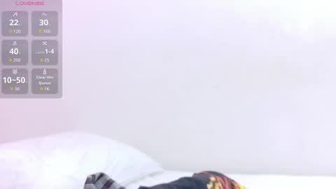 Snapshot of skinnyneighbour_ chatting on October 21, 2:48 am Karla online show from October 21, 2:48 am