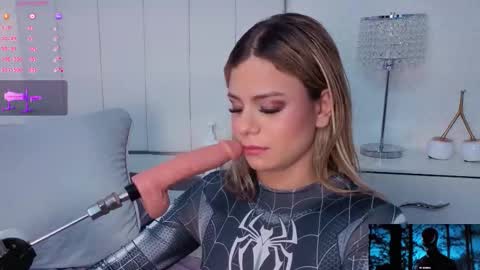 sky_johnson_ online show from November 13, 7:46 pm