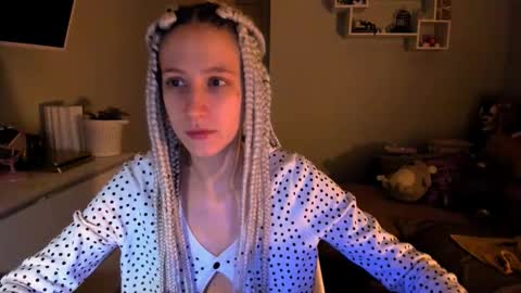 Snapshot of skyewavy chatting on October 7, 9:52 pm online show from October 7, 9:52 pm