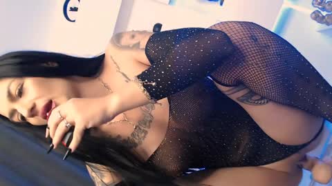 Snapshot of slut_tattoogirl chatting on December 20, 6:50 am Ariana online show from December 20, 6:50 am