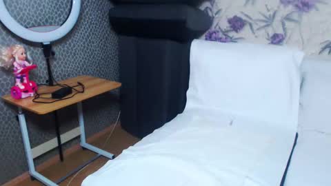 slutihmami online show from December 4, 4:52 pm