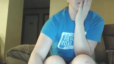 Slutty redhead3 online show from May 19, 11:45 pm
