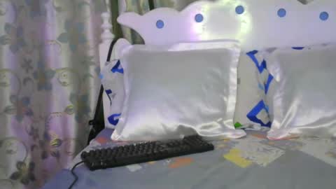 Sexyslutt online show from April 10, 10:38 pm