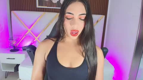 sluttyysucker_ online show from May 21, 7:23 pm