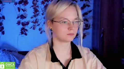 smallimpmeili online show from November 21, 7:27 pm