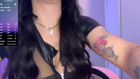 Snapshot of smilee_girl chatting on March 8, 11:45 am Emily Burns online show from March 8, 11:45 am