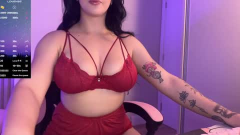 Snapshot of smilee_girl chatting on March 12, 9:34 am Emily Burns online show from March 12, 9:34 am