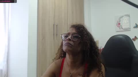 Snapshot of smilet_milf chatting on February 19, 12:11 pm Smileth online show from February 19, 12:11 pm