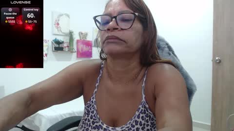 Snapshot of smilet_milf chatting on September 17, 12:47 pm Smileth online show from September 17, 12:47 pm