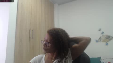 Snapshot of smilet_milf chatting on January 31, 11:56 am Smileth online show from January 31, 11:56 am