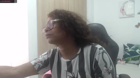 Snapshot of smilet_milf chatting on February 18, 11:44 am Smileth online show from February 18, 11:44 am