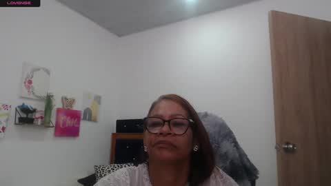Snapshot of smilet_milf chatting on September 12, 6:37 pm Smileth online show from September 12, 6:37 pm