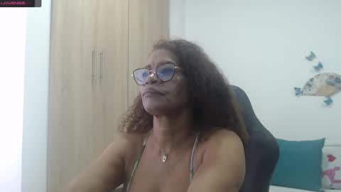 Snapshot of smilet_milf chatting on January 29, 11:51 am Smileth online show from January 29, 11:51 am