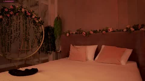 Mia online show from September 14, 5:05 am