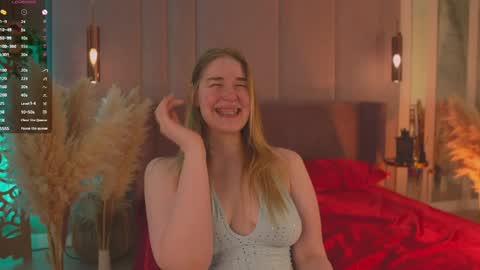 Mia online show from April 8, 5:20 am