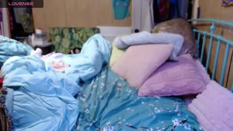 DIAN dee-ann online show from February 11, 8:15 am