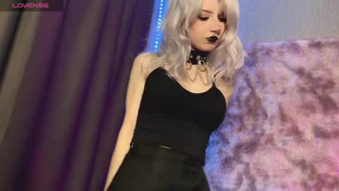 snowy_alice online show from April 14, 5:35 pm