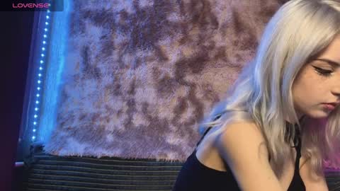 snowy_alice online show from April 10, 4:57 pm