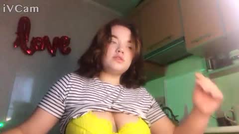 snowy_cute online show from April 26, 2:53 am