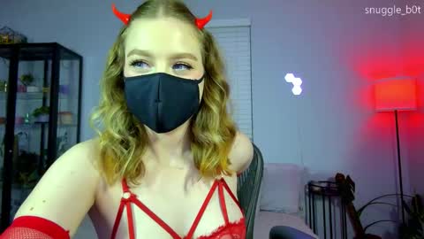Snapshot of snuggle_b0t chatting on October 21, 3:21 am snuggle_b0t online show from October 21, 3:21 am