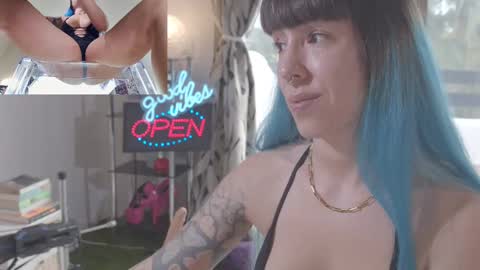 Snapshot of sofi_mora chatting on February 18, 3:32 pm Sofi Mora online show from February 18, 3:32 pm