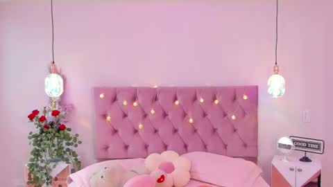 sofiabloomm online show from June 12, 7:55 pm