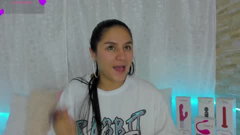 Danna Sofia online show from February 26, 1:25 am