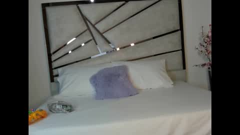 sofijohnsonx online show from December 4, 12:03 pm