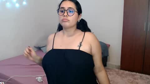 Snapshot of sofimabelnasty19 chatting on October 9, 11:42 pm sofi online show from October 9, 11:42 pm