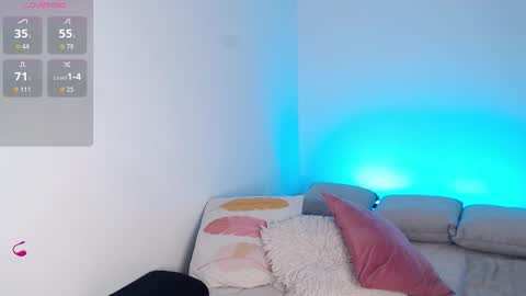 Laura   .....  online show from December 18, 9:41 pm