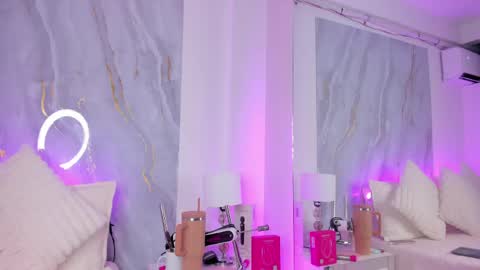   online show from April 13, 8:04 am